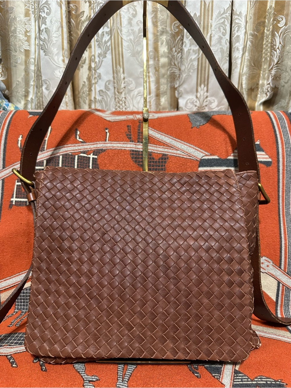 BOTTEGA VENETA ❤️🌟INTRECCIATO WEAVE FLAP MESSENGER BAG ⭐️